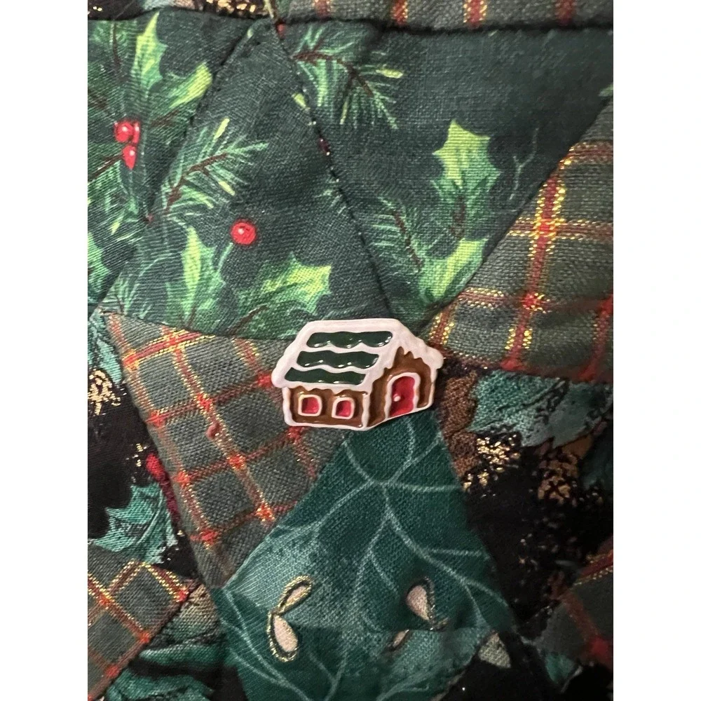 Handmade‎ Quilted Christmas Tree Wall Hanging Novelty Buttons Decor 27 x 31 Inch